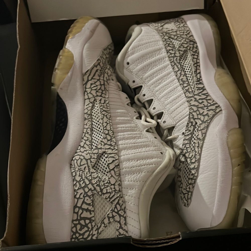Jordan 11 low top retro